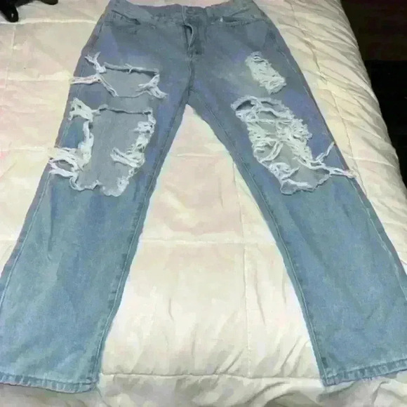 Woman’s distressed jeans size L Shein - Picture 2 of 5